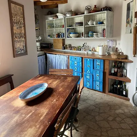 Casa Olivia Lacremà *