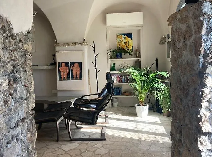 Casa Olivia Lacremà *