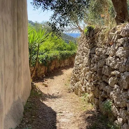Casa Olivia Lacrema Vakantiehuis Finale Ligure
