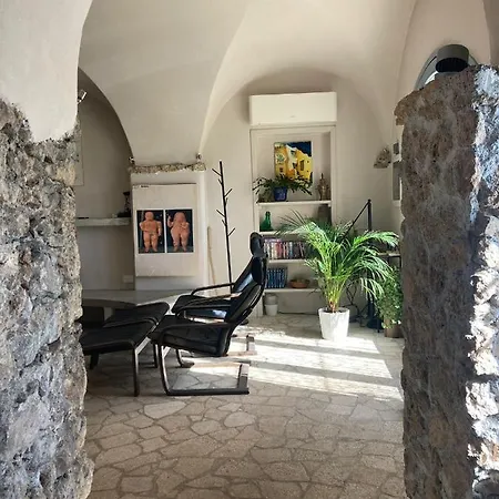 Casa Olivia Lacremà *