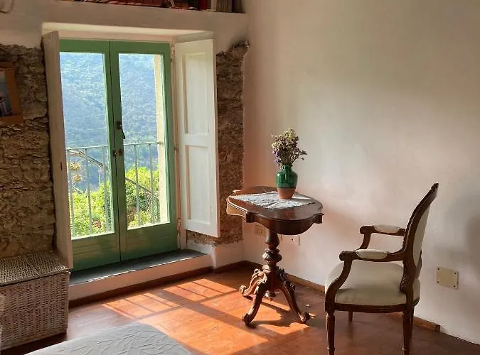 Casa Olivia Lacrema Ferienhaus Finale Ligure