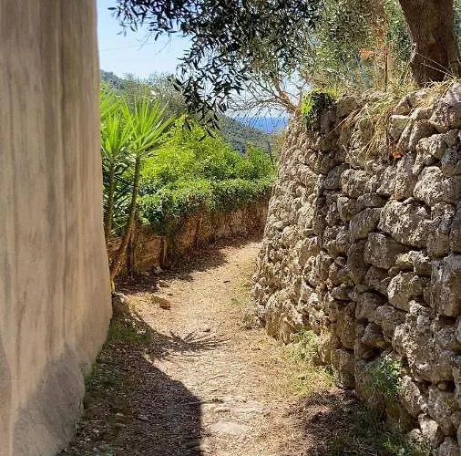 Casa Olivia Lacrema Сasa de vacaciones Finale Ligure